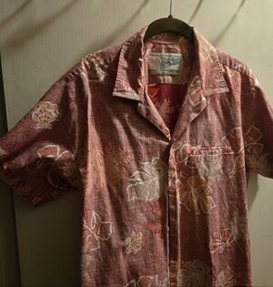 Vintage Charlie Richard Shoreline Floral Hawaiian Shirt. Made In Hawaii